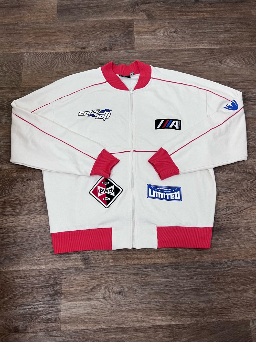 White & red BMW M Motorsport jacket #motorsport #racing
A574